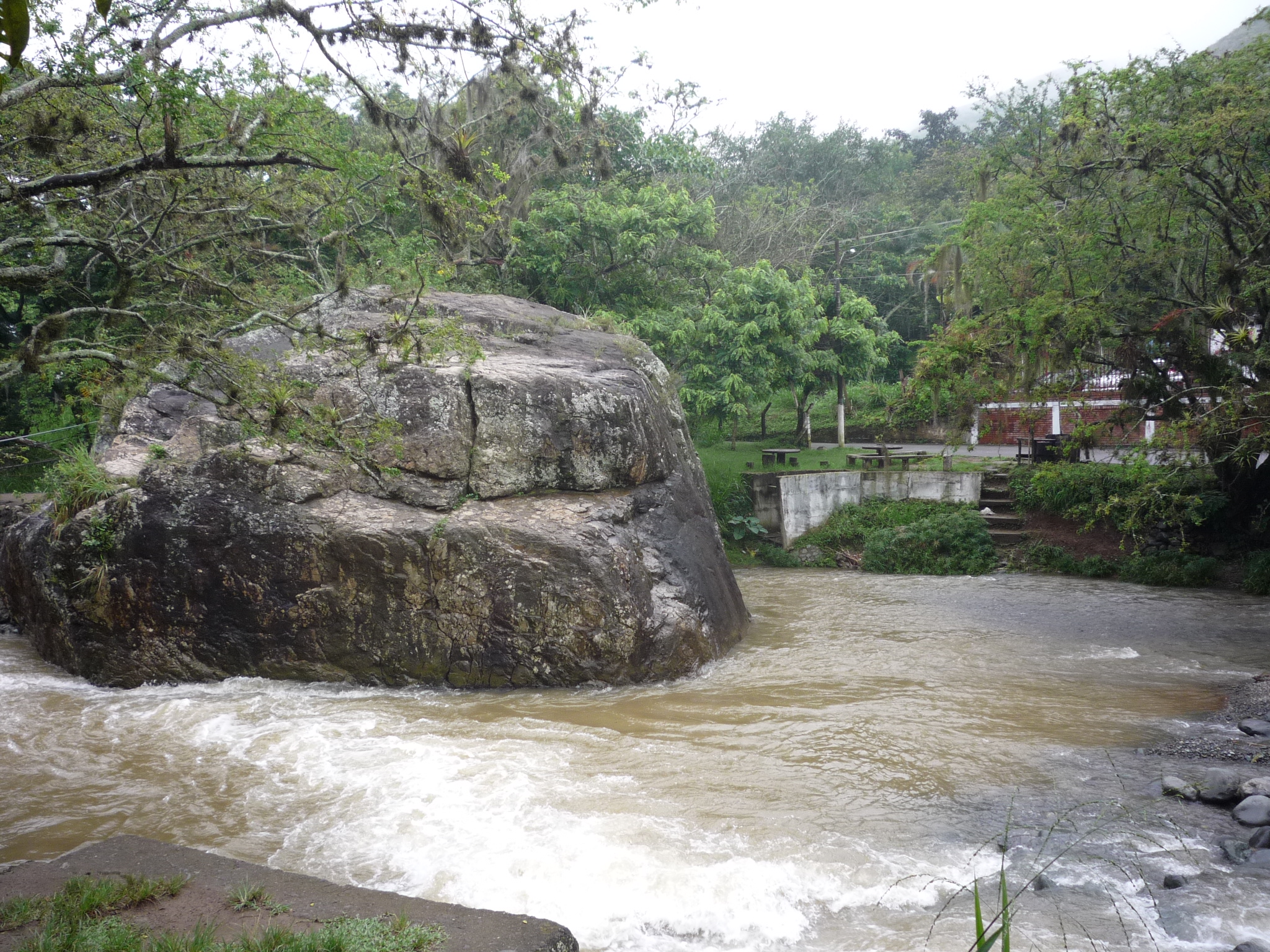 Piedra grande ro Cali