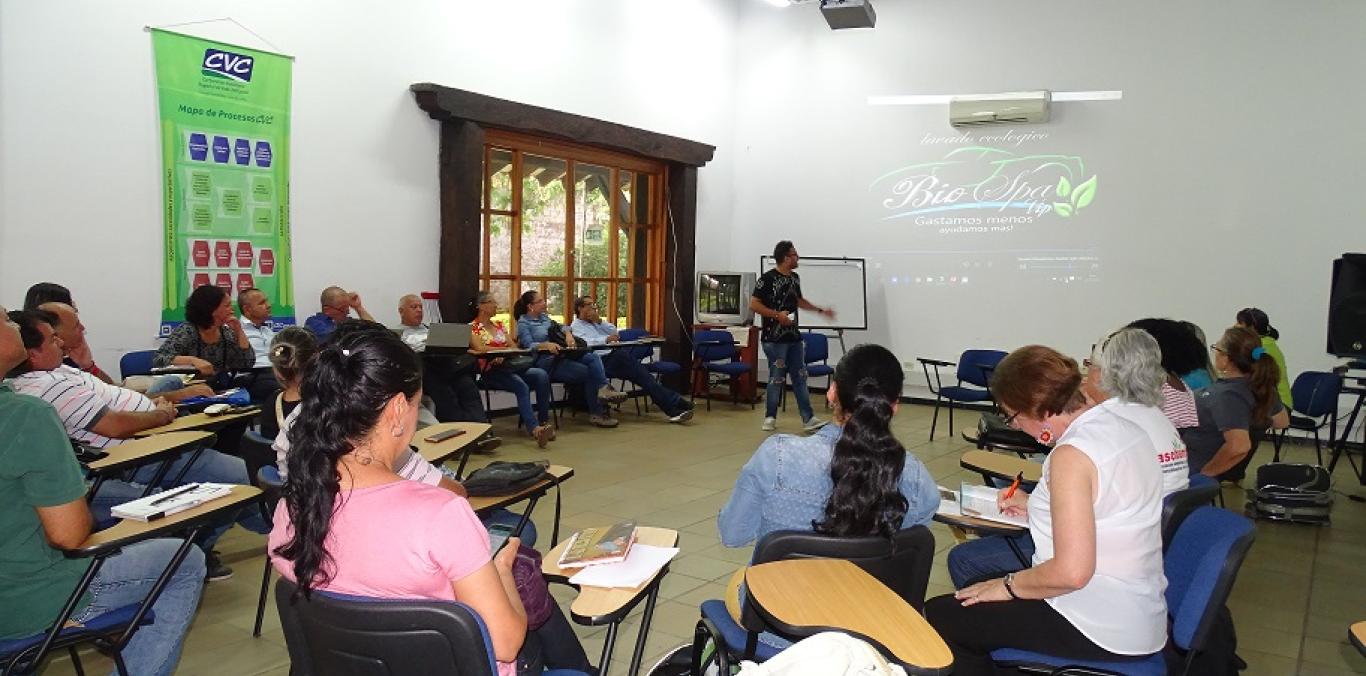 CVC Y SENA CAPACITAN A EMPRENDEDORES CON NEGOCIOS VERDES DEL CENTRO DEL VALLE 