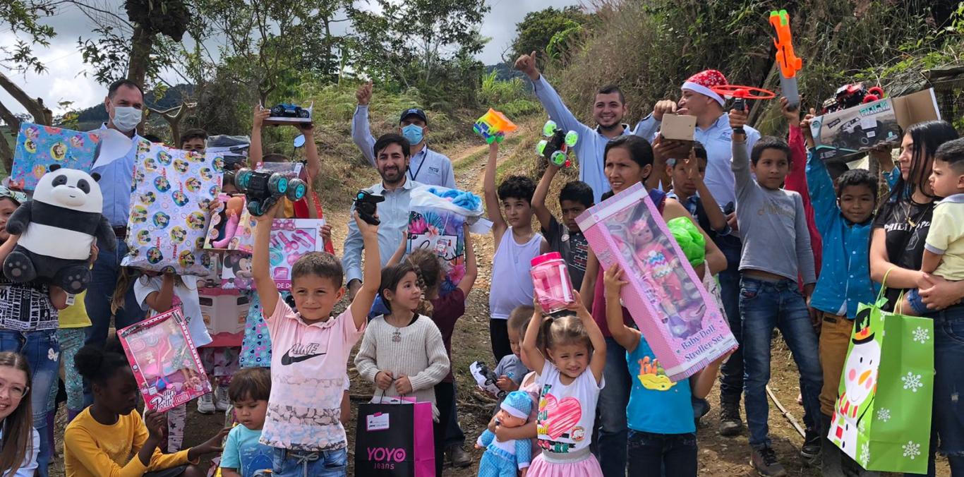 EN ESTA NAVIDAD, LA CVC LLEVÓ AMOR Y ALEGRÍA A LOS NIÑOS DE LA VEREDA CAMELLONES, EN EL CAIRO