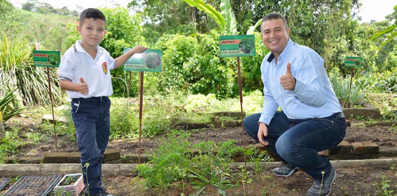 Biodigestores, equipos de apicultura, senderos ecológicos, un desmucilaginador, adecuación de establos y fortalecimiento de sistemas productivos entre otros hacen parte de lo entregado por la CVC.