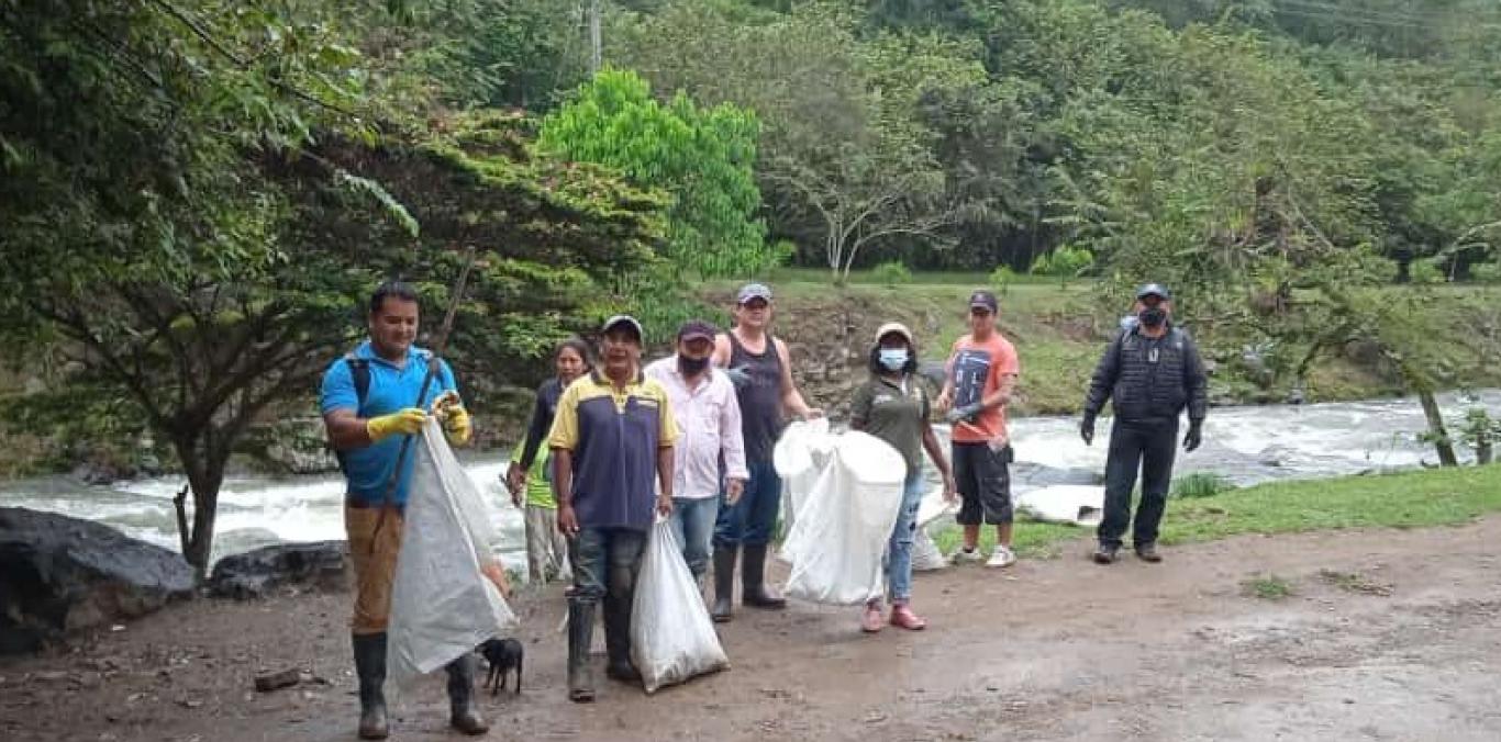 SE SEMBRARON 6.000 ALEVINOS DE BOCACHICO EN EL RÍO PANCE 