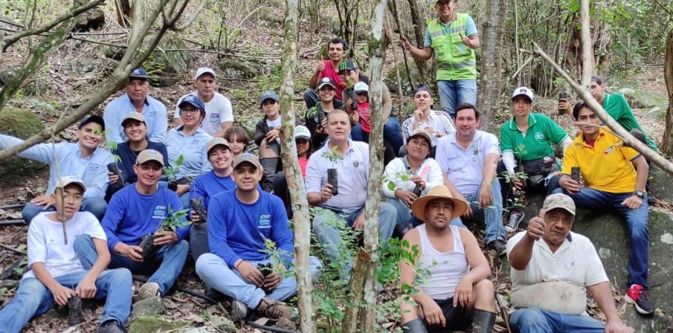 400 ÁRBOLES SE SEMBRARON EN VIJES PARA HOMENAJEAR A LA TIERRA