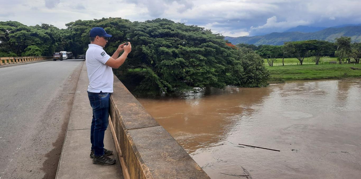 CVC RECORRIÓ ZONA AFECTADA POR LAS LLUVIAS EN EL RÍO CAÑAVERAL  