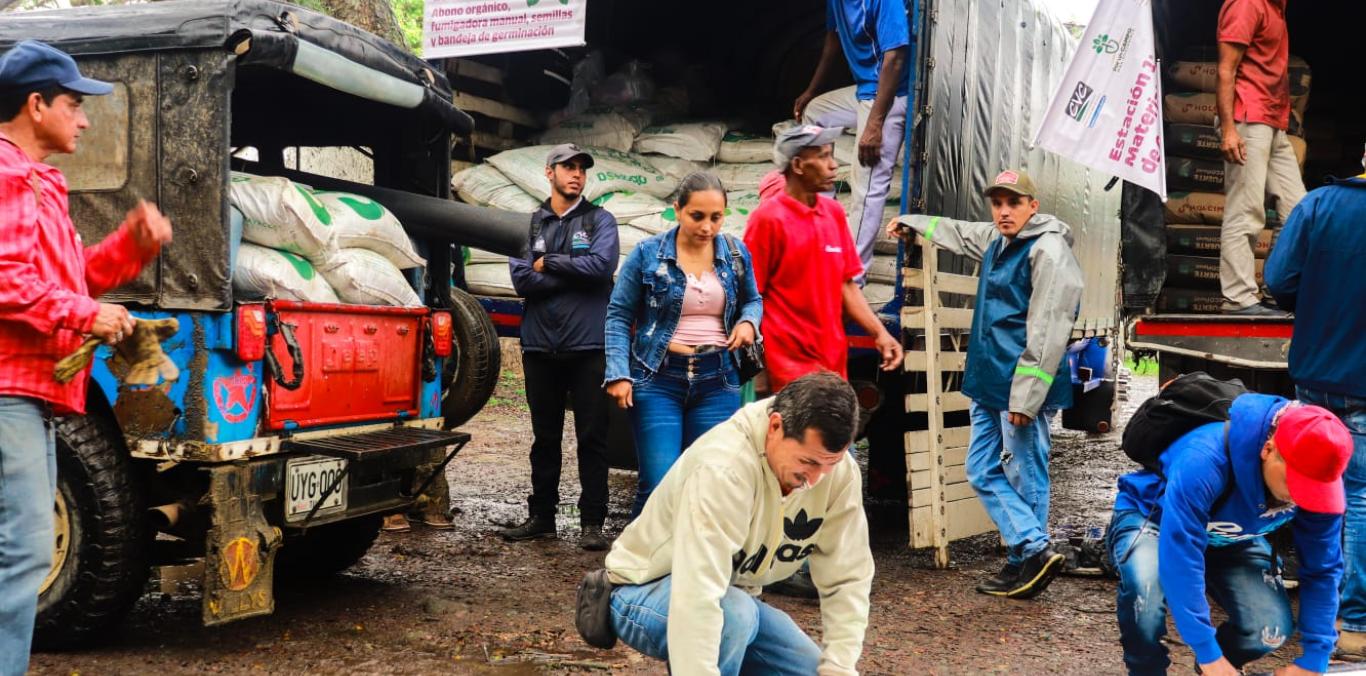 70 FAMILIAS CAMPESINAS DE TULUÁ RECIBIERON INSUMOS DEL PROGRAMA "POR UN CAMPO MÁS SOSTENIBLE"