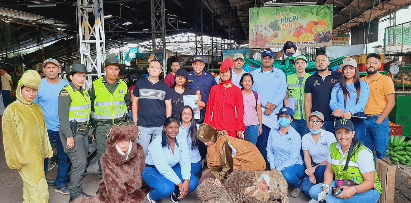 CVC SE TOMÓ LA GALERÍA DE YUMBO 