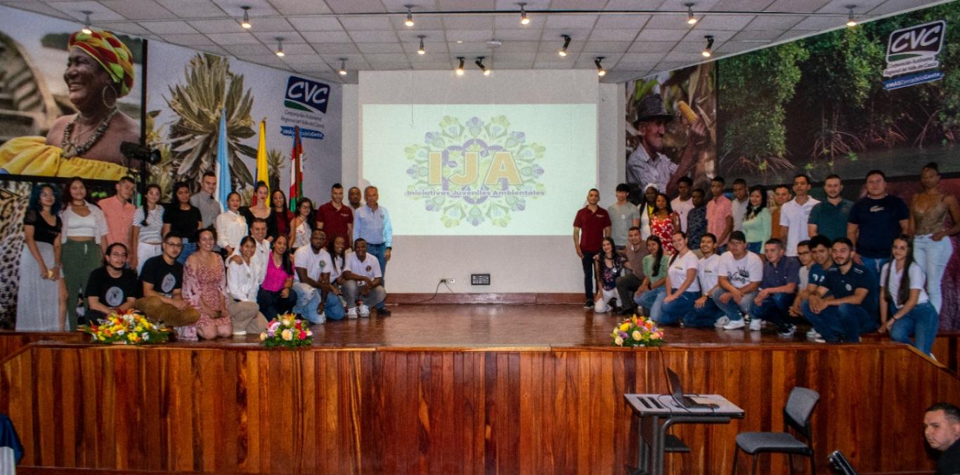 SE FIRMARON LOS CONTRATOS PARA EJECUTAR LAS PRIMERAS 28 INICIATIVAS JUVENILES AMBIENTALES (IJA)