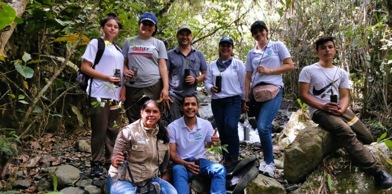 EN DAGUA SIGUEN REFORESTANDO SU PRINCIPAL FUENTE ABASTECEDORA DE AGUA 