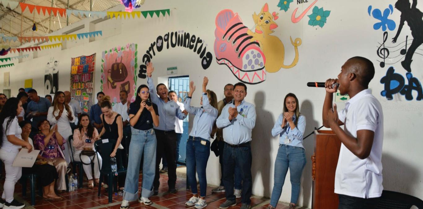 14 JÓVENES INFRACTORES DEL CENTRO VALLE DEL LILI SE CONVIRTIERON EN 'TESOS POR EL AMBIENTE'