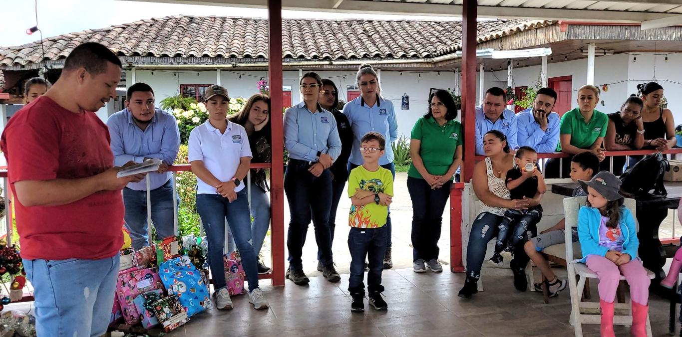 EN NAVIDAD, LA CVC LLEVA ALEGRÍA A LOS NIÑOS DEL NORTE DEL VALLE