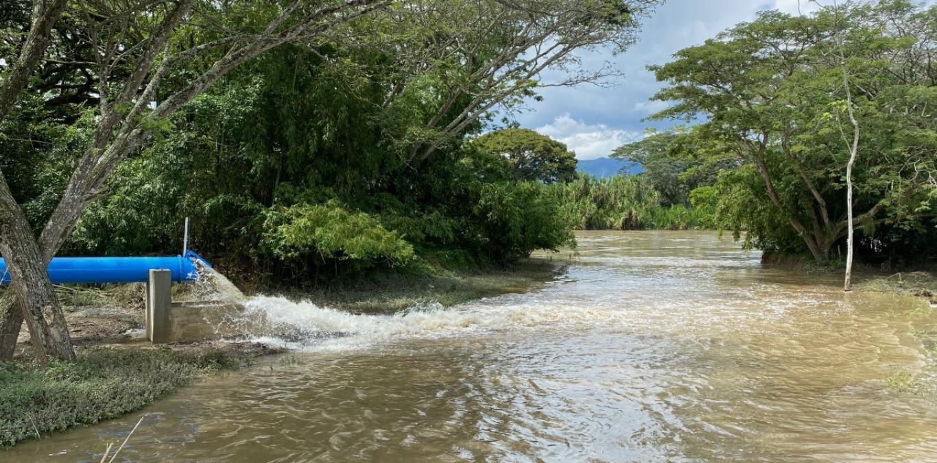 BOMBA MÓVIL DE GRAN CAPACIDAD FUE ENTREGADA AL MUNICIPIO DE LA VICTORIA 