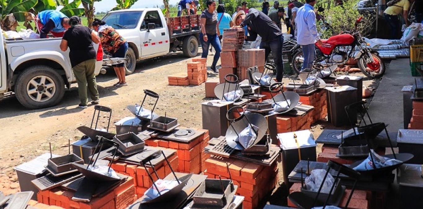 28 FAMILIAS DE BUGALAGRANDE RECIBIERON MATERIALES PARA CONSTRUIR ESTUFAS ECOEFICIENTES28 FAMILIAS DE BUGALAGRANDE RECIBIERON MATERIALES PARA CONSTRUIR ESTUFAS ECOEFICIENTES