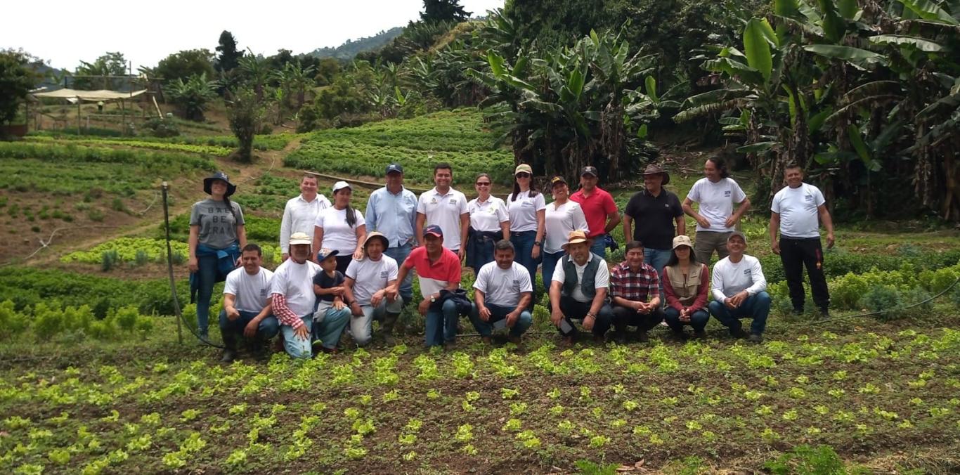 SE REALIZÓ UNA GIRA DE EXPERIENCIAS CON AGRICULTORES