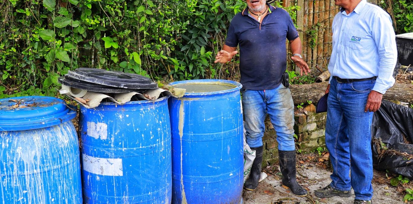 EN SEVILLA, UNA FAMILIA CAMPESINA ELABORA FERTILIZANTES A BASE DE PRODUCTOS ORGÁNICOS 