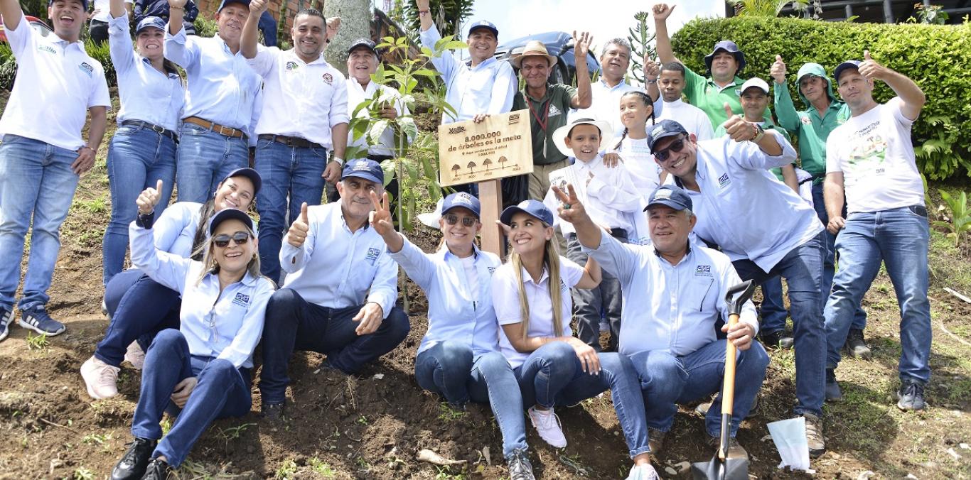 LA CVC SEMBRÓ EN ULLOA EL ÁRBOL 7 MILLONES DEL PROGRAMA "VALLE MÁS VERDE" Y ENTREGÓ KITS DE AGROECOLOGIA A FAMILIAS CAMPESINAS