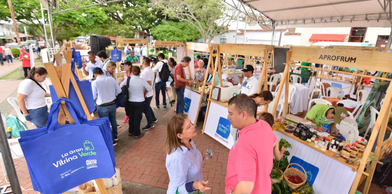 30 PRODUCTORES VERDES EXHIBIERON SUS PRODUCTOS Y SERVICIOS EN LA AVENIDA DEL SEÑOR DE LOS MILAGROS, BUGA