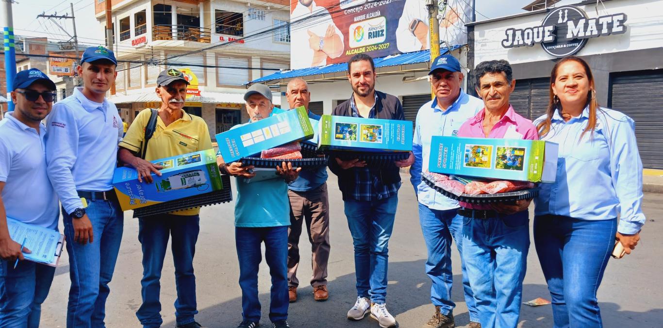 CVC ENTREGÓ KITS DE SEGURIDAD ALIMENTARIA EN YUMBO Y VIJES