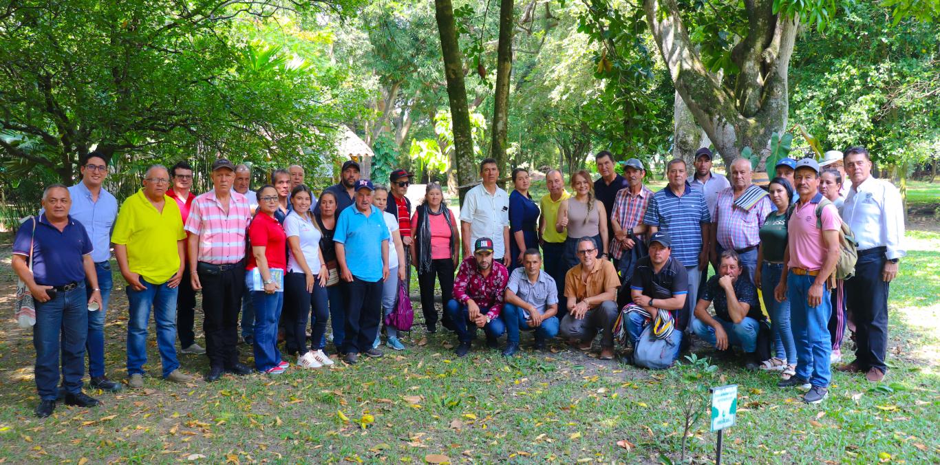 CAMPESINOS DE LA CUENCA DEL RÍO TULUÁ FIRMAN ACUERDOS DE CONSERVACIÓN PARA CUIDAR EL RECURSO HÍDRICO