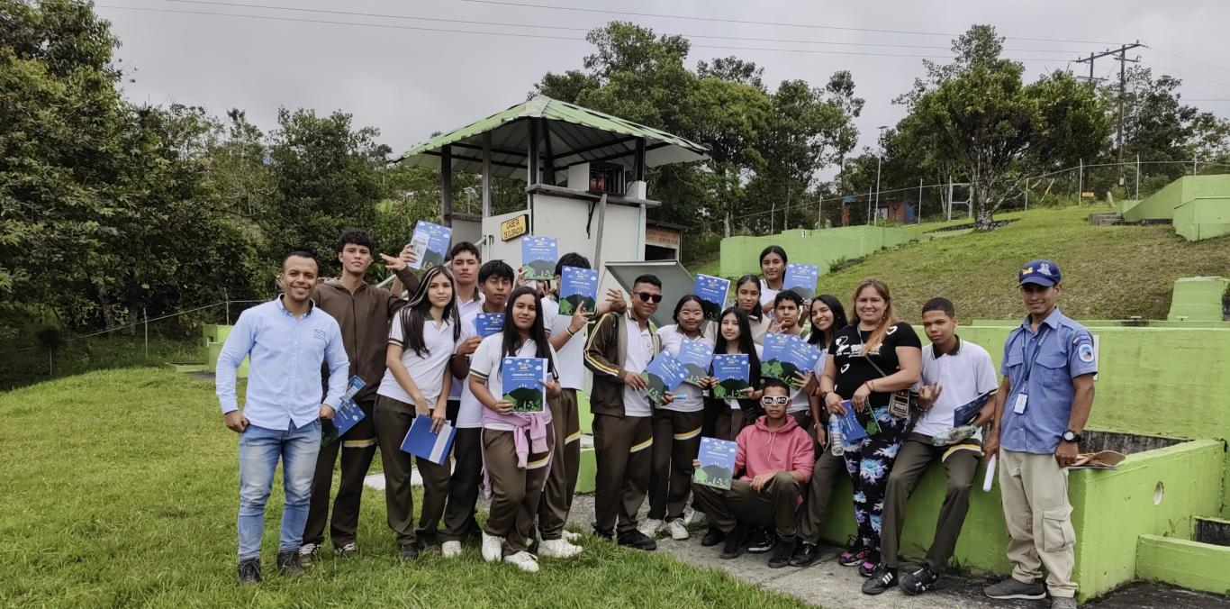 COMUNIDAD EDUCATIVA DE DAGUA APRENDE A CUIDAR EL AGUA QUE LOS ABASTECE