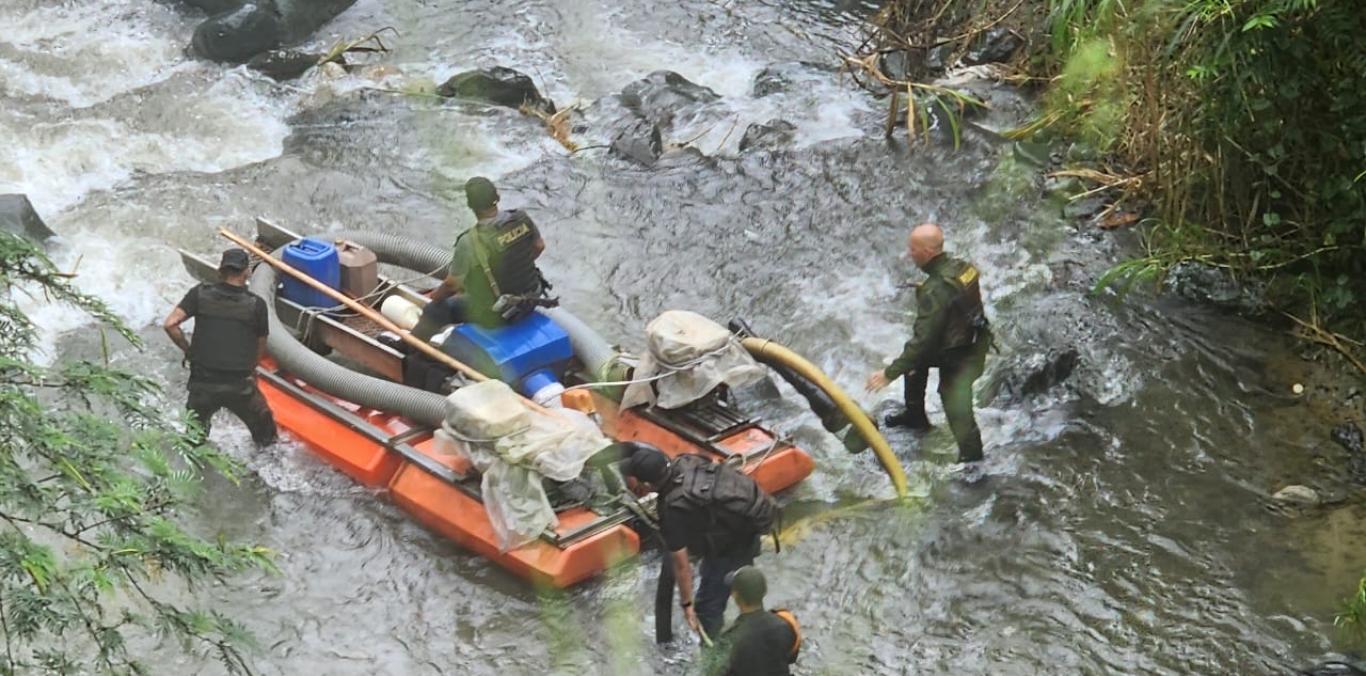 TRES CAPTURADOS POR MINERÍA ILEGAL EN LA CUENCA DEL RÍO AMAIME   