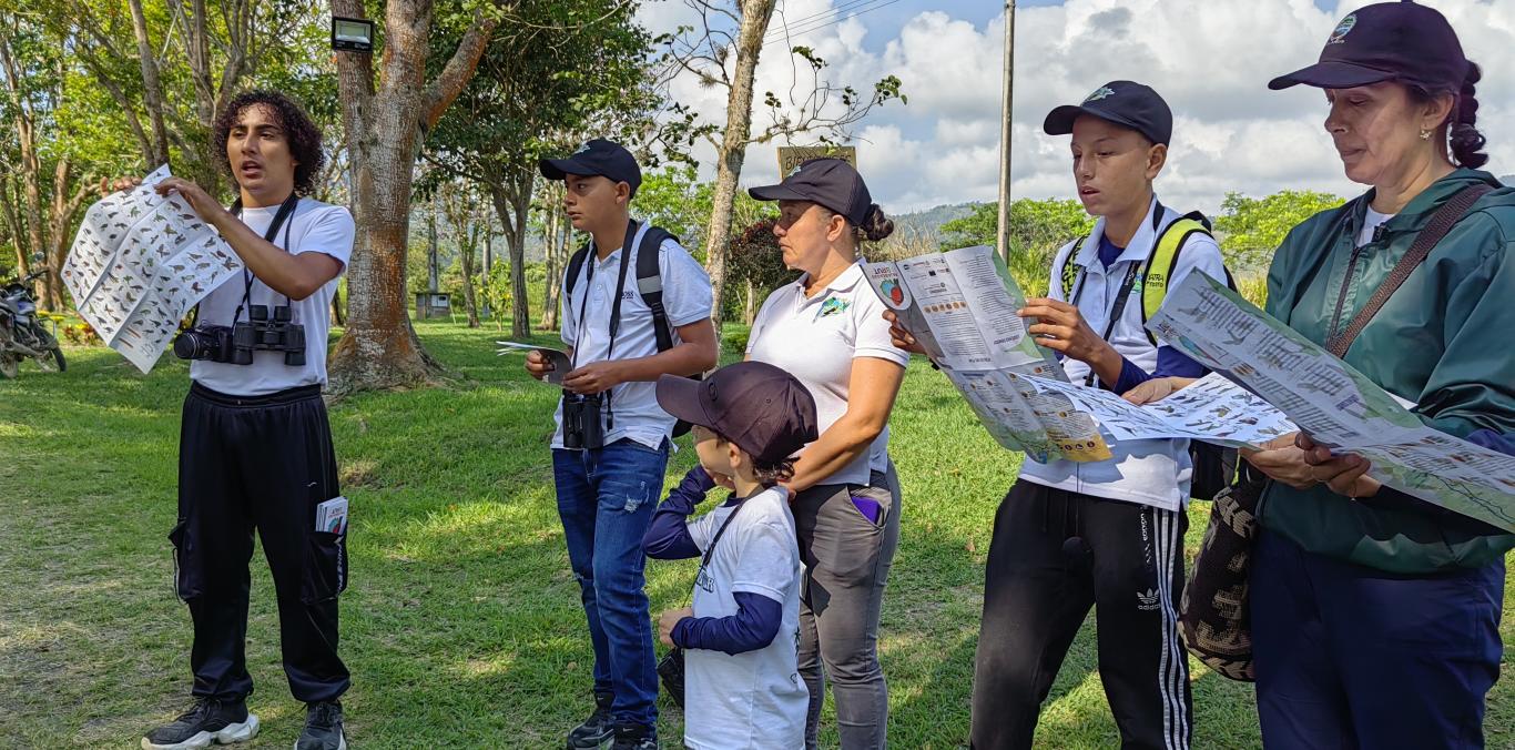 PAJAREADAS BRUT: UNA RUTA DE NATURALEZA PARA PUEBLEAR, DISFRUTAR Y AVISTAR 184 ESPECIES DE AVES 