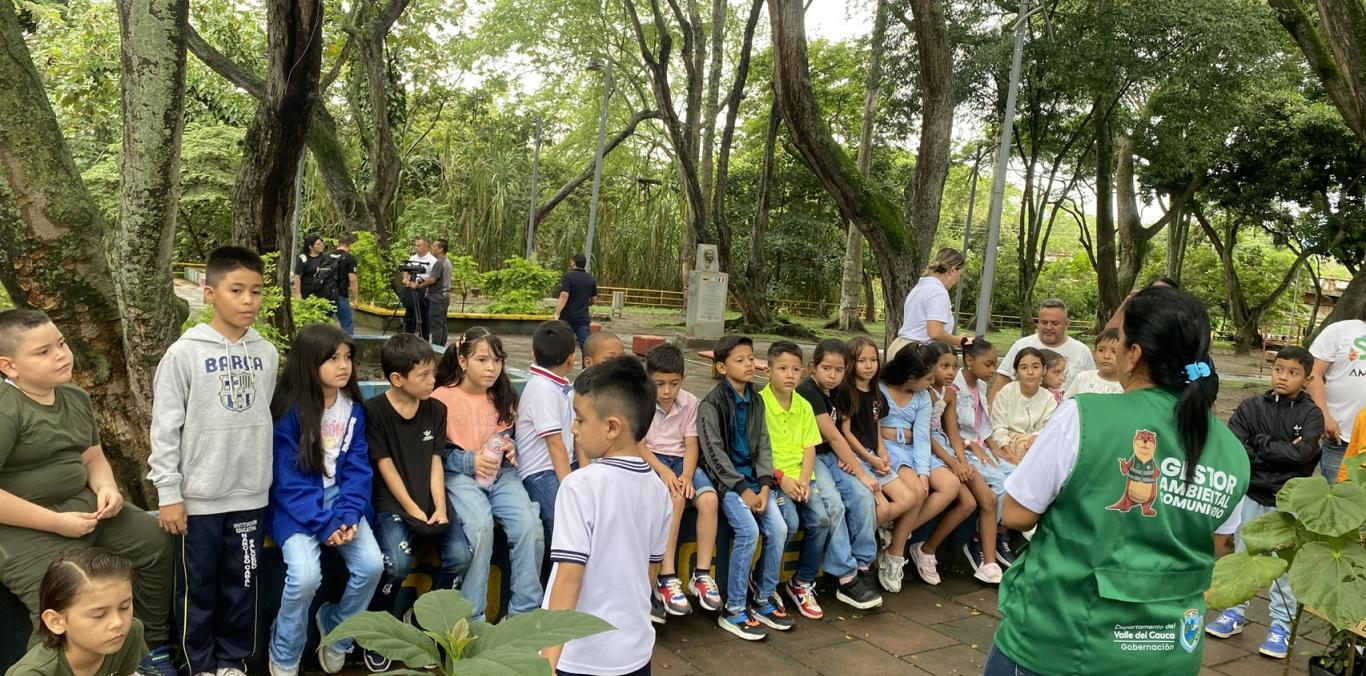 CADA ÁRBOL PLANTADO ES UN PASO HACIA UN MUNDO MÁS SOSTENIBLE