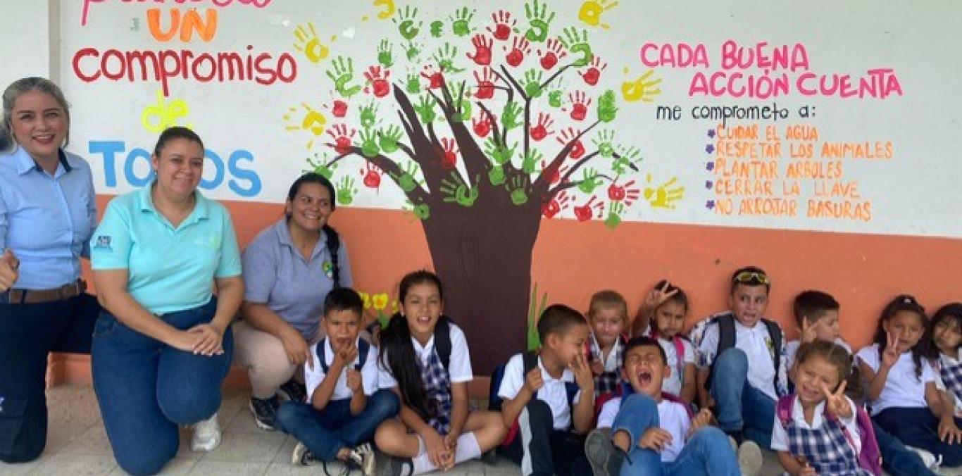 ESTUDIANTES DE ZONA RURAL DE LA VICTORIA SE DIVIERTEN APRENDIENDO SOBRE MEDIO AMBIENTE