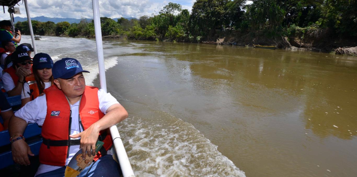 CVC Y ALCALDES DEL CENTRO Y NORTE DEL VALLE NAVEGARON EL RÍO CAUCA Y REAFIRMARON SU COMPROMISO CON LA SOSTENIBILIDAD