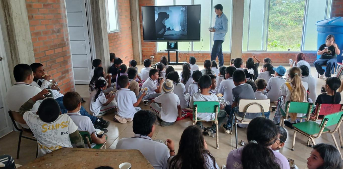 “¡APRENDÍ QUE CUIDAR EL PLANETA PUEDE SER DIVERTIDO!”: NIÑO EN FERIA AMBIENTAL DE YOTOCO