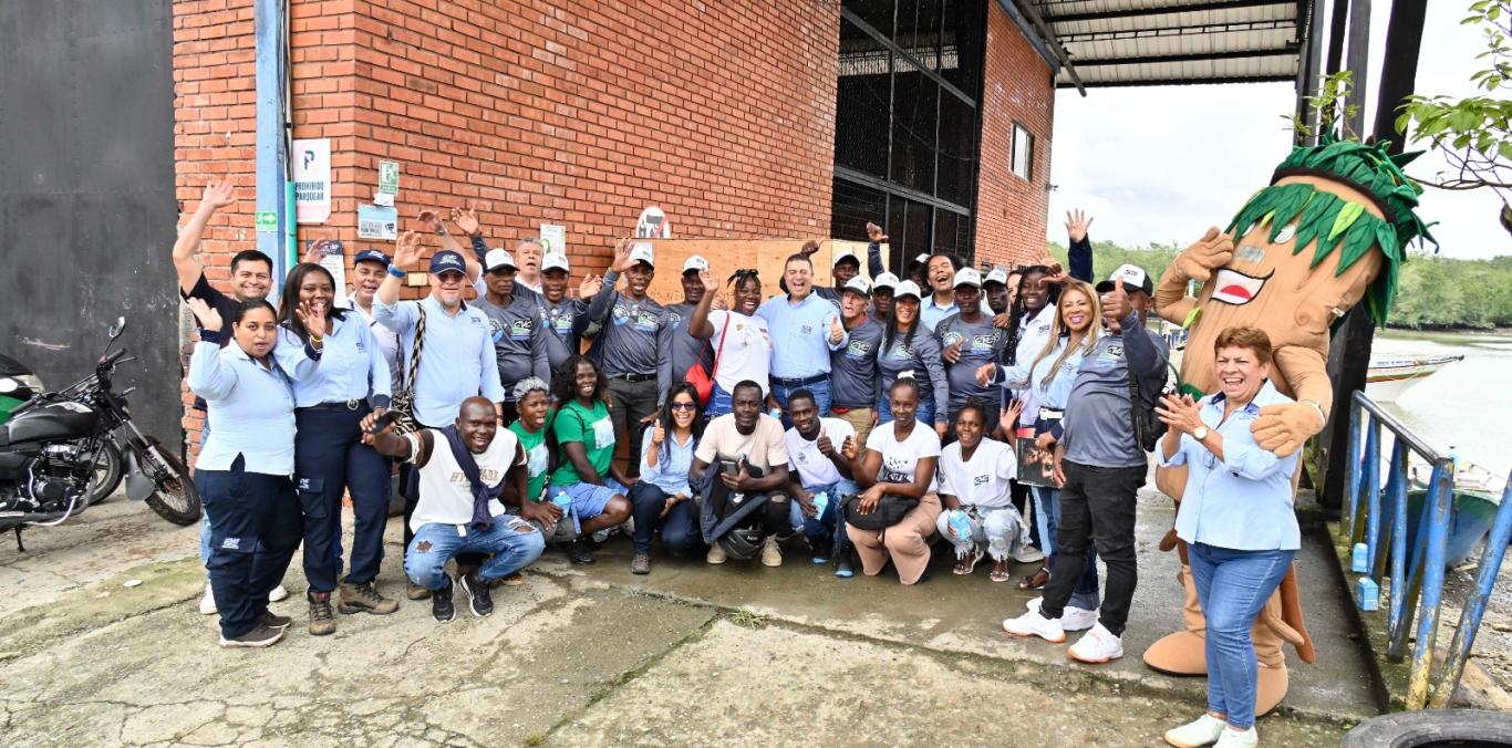 ENTREGA DE ESCARCHADORA IMPULSA LOS ACUERDOS RECÍPROCOS POR LA CONSERVACIÓN DEL MANGLAR EN BUENAVENTURA