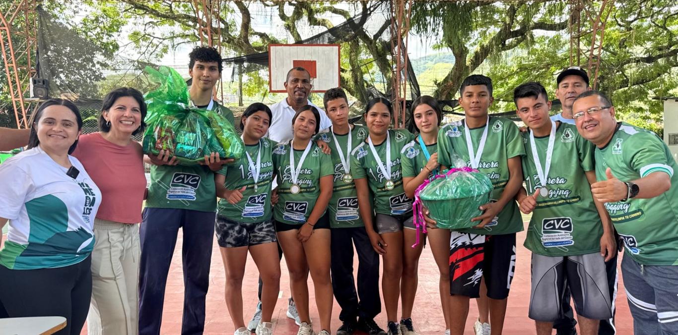PLOGGING EN ANSERMANUEVO: ESTUDIANTES CORRIERON POR EL AMBIENTE Y RECOLECTARON 88 KILOS DE RESIDUOS