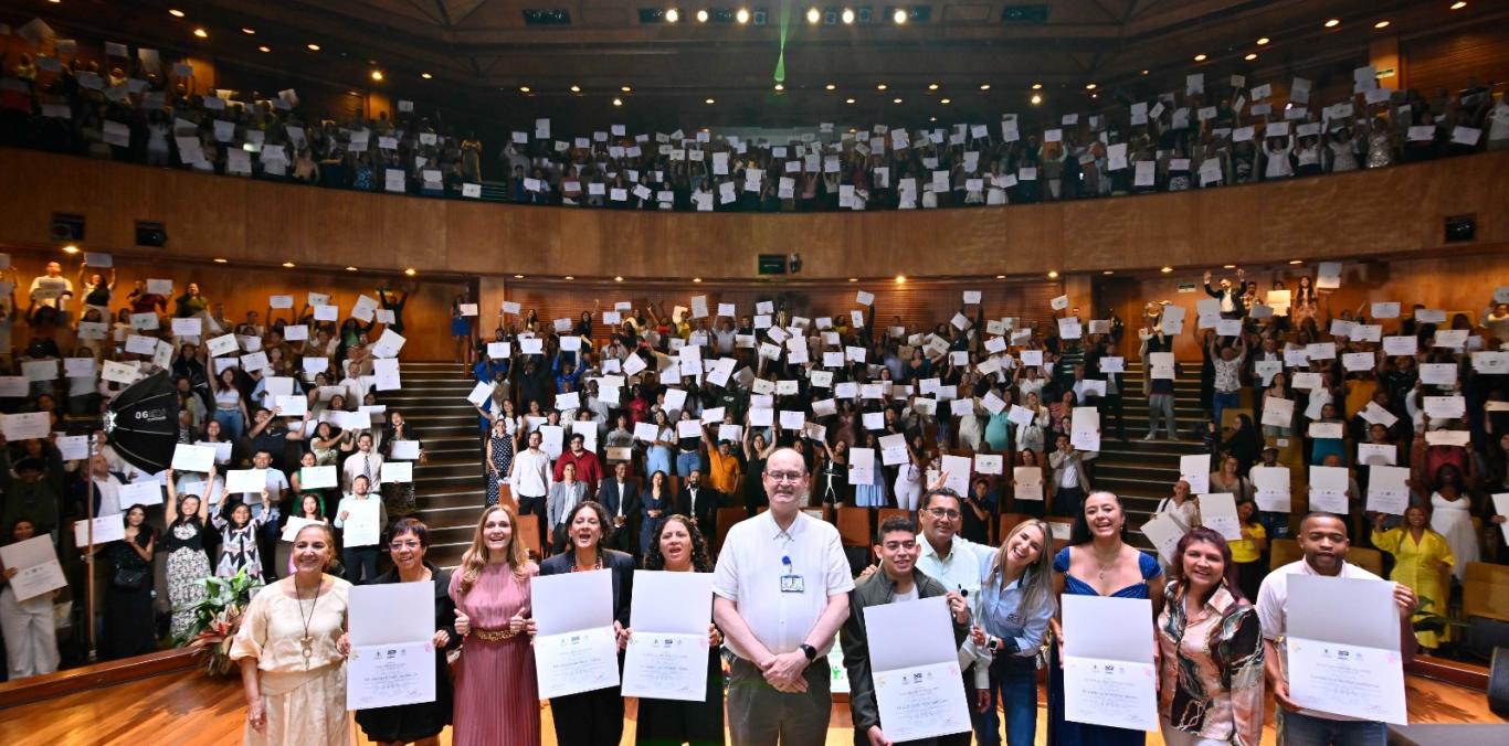 SE GRADUARON 639 NUEVOS TESOS POR EL AMBIENTE