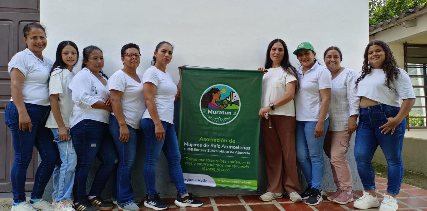 MUJERES IMPULSAN UN NEGOCIO VERDE EN ÁREA PROTEGIDA DE DAGUA