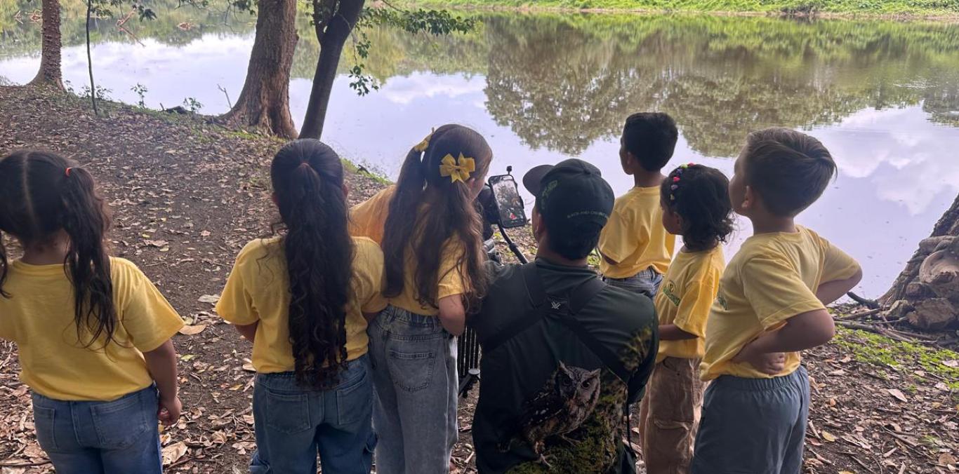 CON INNOVADORA TÉCNICA, PEQUEÑOS EXPLORADORES DE LA LAGUNA DE SONSO APRENDEN DE AVES Y FAUNA