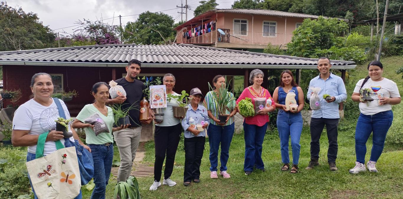 MUJERES RURALES ADELANTAN PRÁCTICAS SOSTENIBLES EN DAGUA