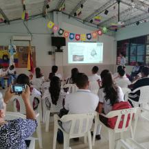 ESTUDIANTES EN OBANDO APRENDEN CÓMO CONTROLAR EL CARACOL AFRICANO