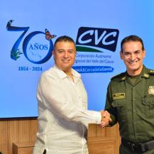 CVC ENTREGÓ RECONOCIMIENTO AL DIRECTOR NACIONAL DE LA POLICÍA