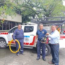 CVC ENTREGÓ INSUMOS A BOMBEROS VOLUNTARIOS DE DAGUA Y LA CUMBRE