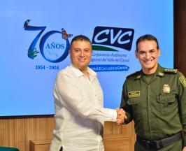 CVC ENTREGÓ RECONOCIMIENTO AL DIRECTOR NACIONAL DE LA POLICÍA