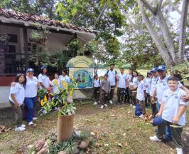 LA RUTA VALLE DE LOS SUEÑOS LLEVÓ A ESTUDIANTES DE DAGUA AL CEA BUITRE DE CIÉNAGA, EN SONSO