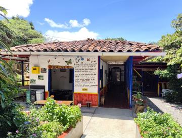 EMPRENDIMIENTO FAMILIAR UNE AL AROMA DEL CAFÉ CON LA RIQUEZA DEL AVISTAMIENTO DE AVES
