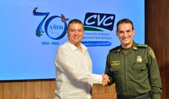 CVC ENTREGÓ RECONOCIMIENTO AL DIRECTOR NACIONAL DE LA POLICÍA