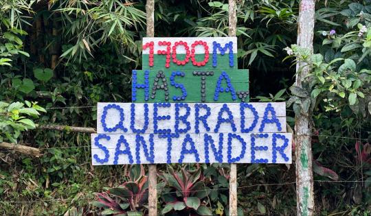 INSTALAN SEÑALÉTICA CON MATERIALES RECICLADOS EN EL PACÍFICO VALLECAUCANO