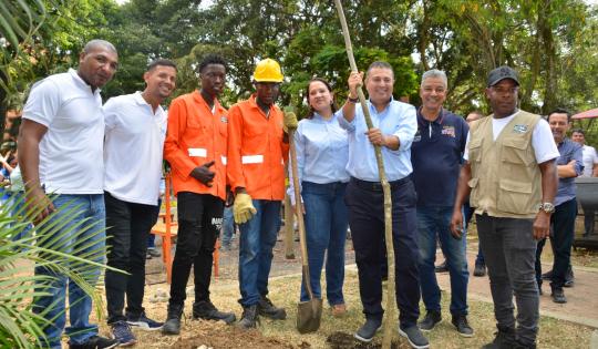 NI EL CEMENTO NI LOS TOCONES IMPEDIRÁN SEMBRAR MÁS DE 8 MIL NUEVOS ÁRBOLES EN CALI