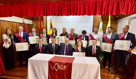 DIRECTOR GENERAL DE LA CVC RECIBE LA ORDEN PEDRO NEL OSPINA VÁSQUEZ