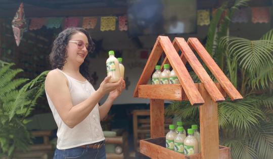 PULPAS DE FRUTAS SE TRANSFORMAN EN VINAGRE ORGÁNICO EN LA CUMBRE