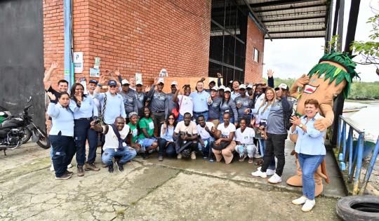 ENTREGA DE ESCARCHADORA IMPULSA LOS ACUERDOS RECÍPROCOS POR LA CONSERVACIÓN DEL MANGLAR EN BUENAVENTURA