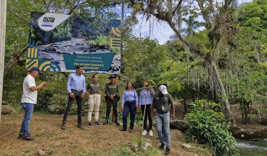 CVC HACE UN LLAMADO A NO LAVAR VEHÍCULOS EN RÍOS