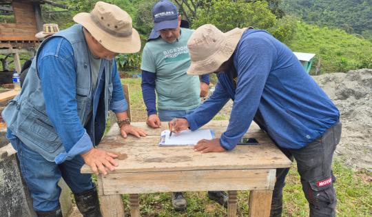 CVC Y PROPIETARIOS DE PREDIOS DE PALMIRA FIRMARON ACUERDOS PARA LA CONSERVACIÓN DE LA CUENCA AMAIME 