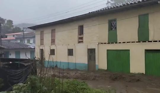 LLUVIAS EN VERSALLES: 14 LITROS DE LLUVIA POR METRO CUADRADO EN SOLO 10 MINUTOS