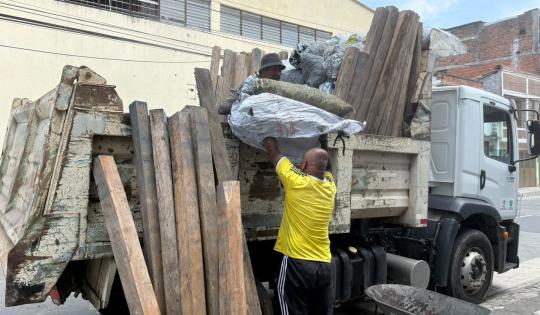 CVC ENTREGA MATERIAL FORESTAL A ALCALÁ PARA APOYAR LA RECUPERACIÓN, TRAS EL TERREMOTO